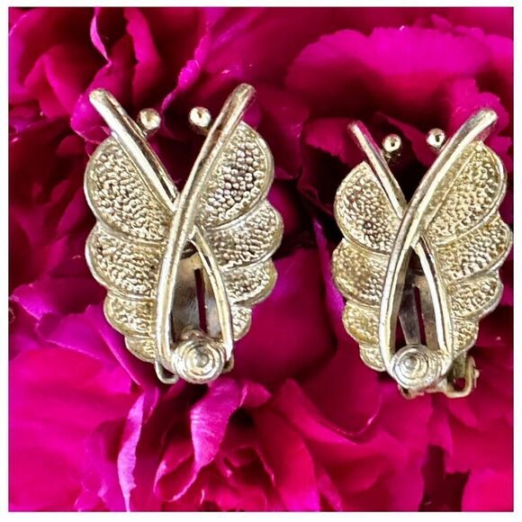 Sarah Coventry vintage silver tone clip on earrings - Picture 1 of 9